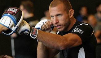 Cerrone срещу Noons на 25-ти май