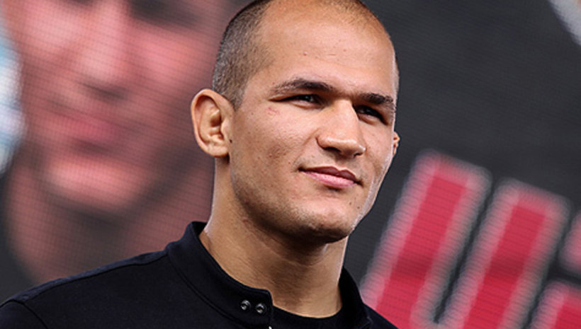 Junior dos Santos може да свали Hunt и на земята
