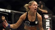 Chris Cyborg е готова да излезе срещу жената-мъж Fallon Fox