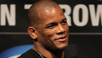 Hector Lombard сваля категорията по настояване на UFC