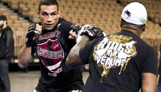 Fabricio Werdum срещу Cain Velasquez през март?