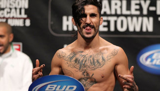 Ian McCall контузен, Brad Pickett без опонент