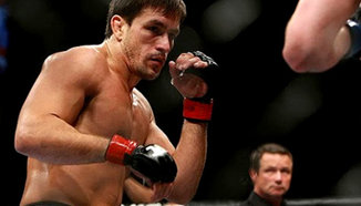 Demian Maya срещу Mike Pyle и Francis Carmont срещу Thales Leites през август
