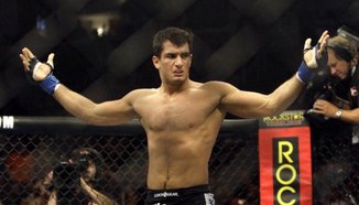 Mousasi не е доволен да научи за отлагането на двубоя му от социалните мрежи