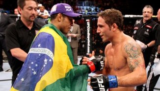 Aldo блъсна Mendes на пресконференция преди UFC 179