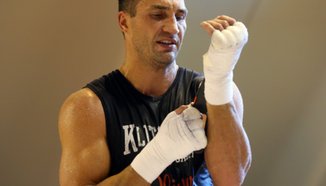 Кличко отново увърта за мача