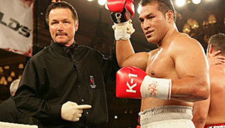 Ray Sefo се завърна с двубой в Strikeforce