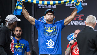 Anthony Johnson срещу Alexander Gustafsson през януари