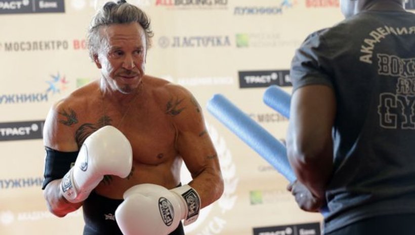 Мики Рурк се съгласи на бой с руски журналист за 1 милион долара