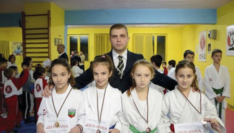 Над 50 деца участваха в общинско първенство по карате в Свищов