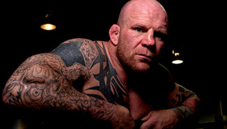 Jeff Monson дари хонорара си на децата от Донбас