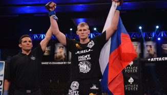 Alexander Volkov се завръща в Bellator 136