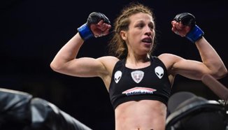 Gustafsson отпада, Jedrzejczyk излиза в главното събитие в Берлин