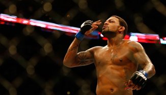 Michael Johnson срещу Beneil Dariush в UFC Fight Night 74