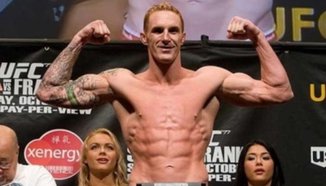 Jason MacDonald със счупен крак, Patrick Cote със счупена ръка
