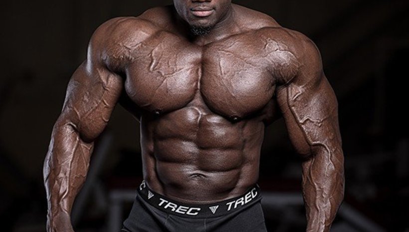 Peter Queally в спаринг с бодибилдъра Blessing Awodibu