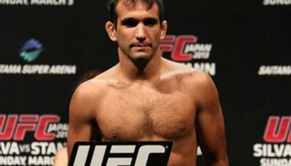 Luke Sanders срещу Rani Yahya в UFC Lincoln