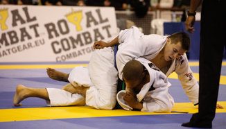 Финландец спечели в абсолютната при сините колани