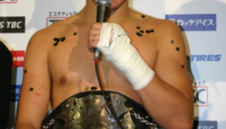 Анди Зауер без проблеми срещу Люсин Узгни