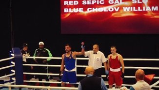И Уилиам Чолов на 1/4-финал на Европейското по бокс