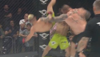 Най-силният мъж в света Еди Хол унищожи две джуджета