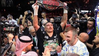 Олександър Усик освобождава титлата на IBF преди обявяването на двубоя Джошуа-Дюбоа