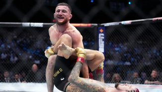 Треньорът на Мераб Двалишвили и Тим Уелч си викаха по време на UFC 306