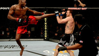 Jon Jones тренира в стил Матрицата
