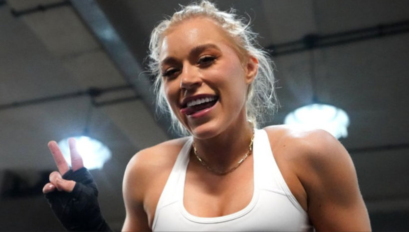 Секси Ел Брук... само по шампионски пояс