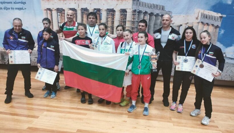 Момичетата в борбата първи на турнир в Лариса