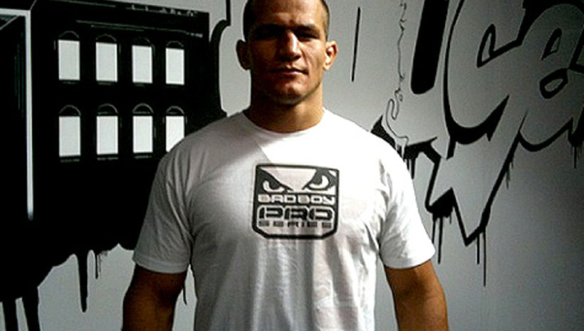 Junior dos Santos ще нокаутира Frank Mir