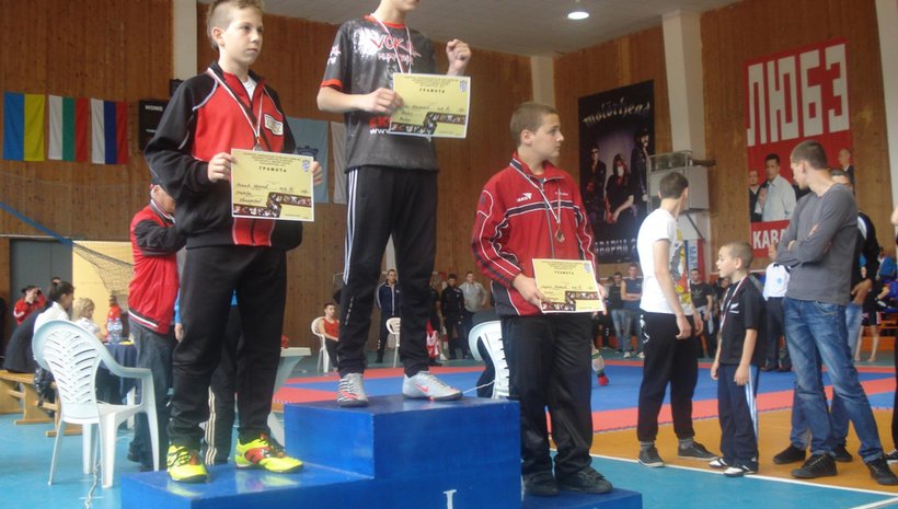 Дебютанти грабват златни медали