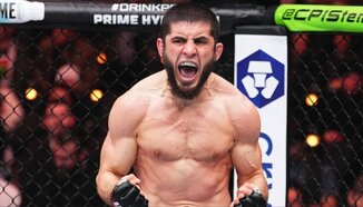 Ислам Махачев ще се състезава поне още три години