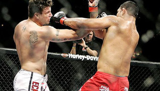 Frank Mir срещу Daniel Cormier в Strikeforce