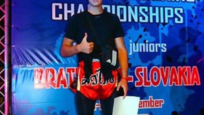 Християн Тотев с медал от световното по кик бокс