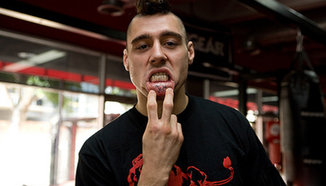 Dan Hardy се бие не за пари, а от любов към спорта