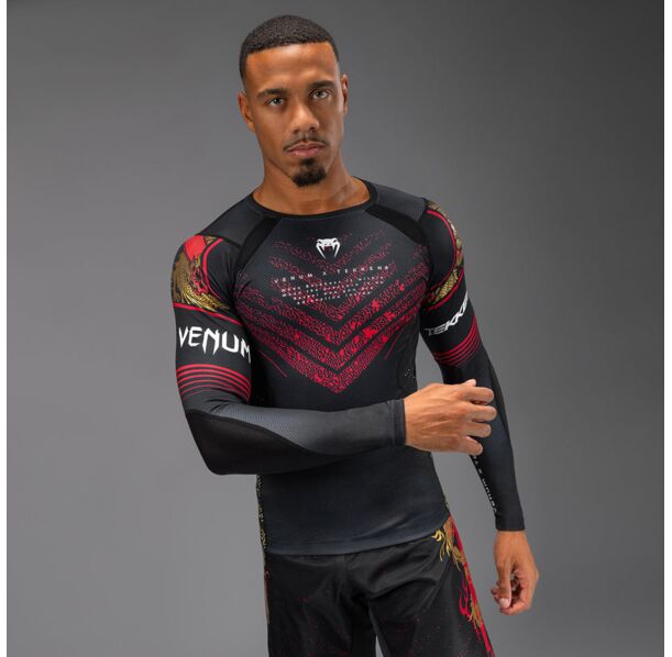 Рашгард - Venum x Tekken 8 TEKKEN- Marshall Law Rashguard Long Sleeves - Black/Red/Gold​